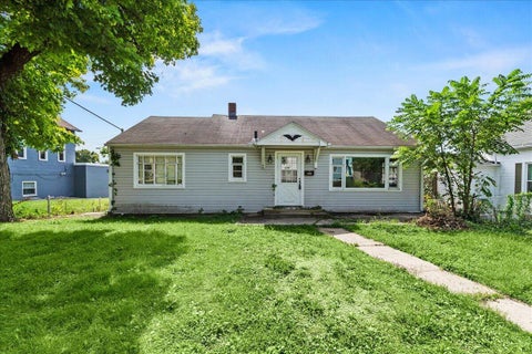 Photo of 212 E Auburn Avenue, Bellefontaine, OH 43311 (MLS # 1048459)