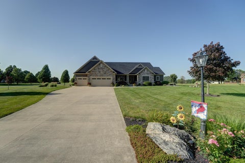 Photo of 6414 Willow Lake Drive, Greenville, OH 45331 (MLS # 1048789)