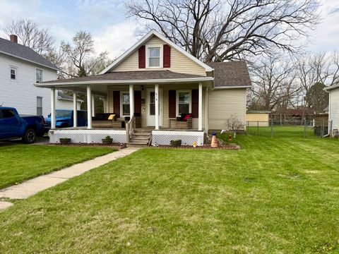 Photo of 616 E Bellefontaine Street, Wapakoneta, OH 45895 (MLS # 1044916)