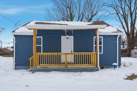 Photo of 402 Highview Avenue, Springfield, OH 45505 (MLS # 1043733)