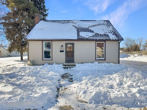 Photo of 465 Gwynne Street, Urbana, OH 43078 (MLS # 1043604)