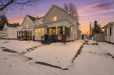 Photo of 121 W Lincoln Avenue, Bellefontaine, OH 43311 (MLS # 1043949)