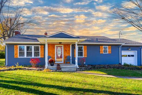 Photo of 4129 Grange Hall Road, Springfield, OH 45504 (MLS # 1042744)