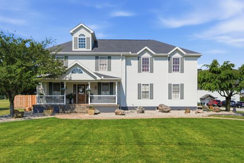 Photo of 1311 N Lincoln Avenue, Wapakoneta, OH 45895 (MLS # 1046868)