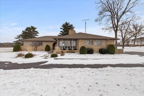 Photo of 528 County Road 32, Bellefontaine, OH 43311 (MLS # 1043115)