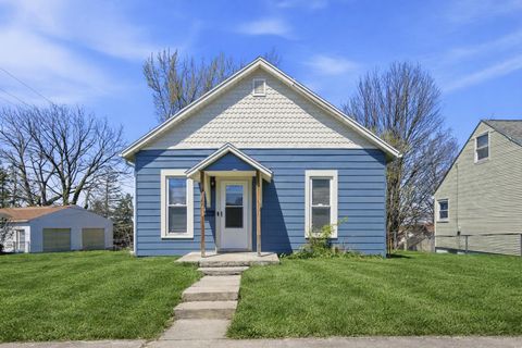 Photo of 1027 Lafayette Avenue, Springfield, OH 45505 (MLS # 1044917)
