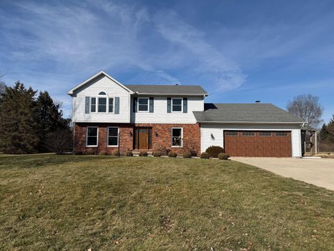 Photo of 1595 Fox Run, Troy, OH 45373 (MLS # 1044007)