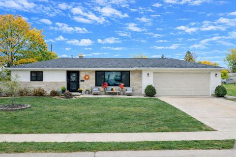 Photo of 309 Cole Drive, Wapakoneta, OH 45895 (MLS # 1044137)