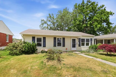 Photo of 621 S Douglas Avenue, Springfield, OH 45505 (MLS # 1046236)