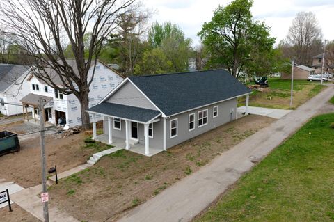 Photo of 517 E Chillicothe Avenue, Bellefontaine, OH 43311 (MLS # 1045192)