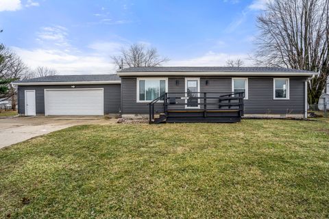 Photo of 1121 W Sandusky Avenue, Bellefontaine, OH 43311 (MLS # 1044139)