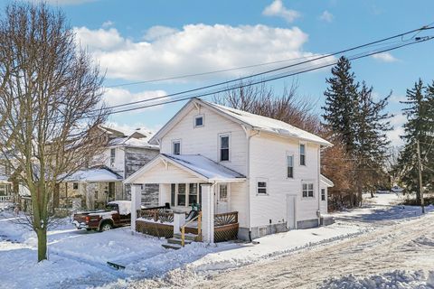 Photo of 112 E Spring Avenue, Bellefontaine, OH 43311 (MLS # 1043540)