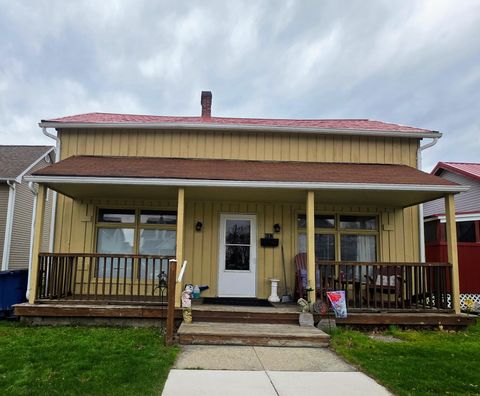 Photo of 612 E Spring Street, Saint Marys, OH 45885 (MLS # 1044633)