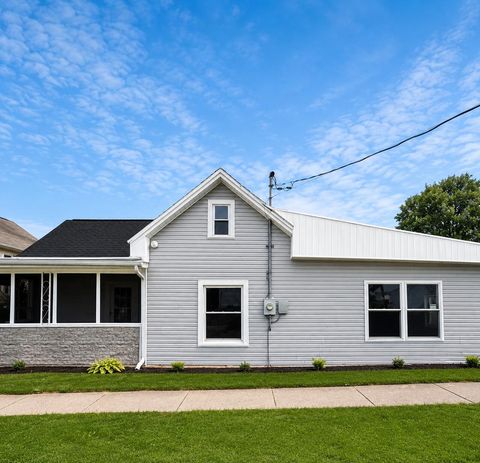 Photo of 518 Locust Street, Saint Marys, OH 45885 (MLS # 1046632)