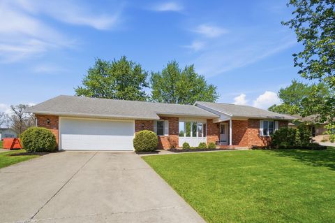 Photo of 833 Glyncrest Drive, Wapakoneta, OH 45895 (MLS # 1045250)