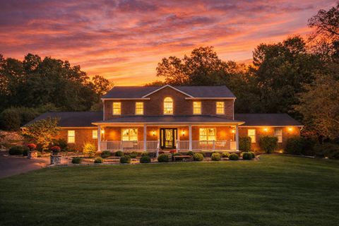 Photo of 224 Roscommon Drive, Springfield, OH 45503 (MLS # 1043628)