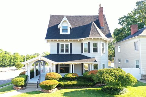 Photo of 104 Lafayette Avenue, Urbana, OH 43078 (MLS # 1046570)