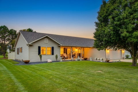 Photo of 1417 Apache Trail, Wapakoneta, OH 45895 (MLS # 1048371)
