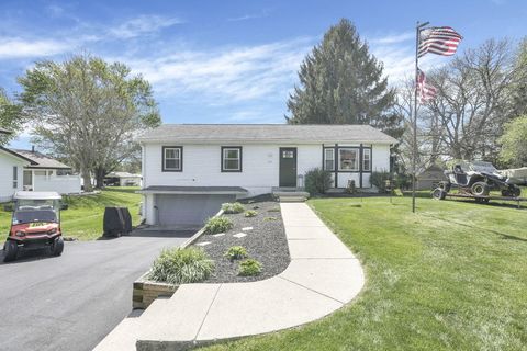 Photo of 2571 W Choctaw Drive, London, OH 43140 (MLS # 1044319)
