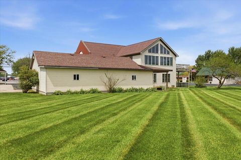 Photo of 718 E Wayne Street, Celina, OH 45822 (MLS # 1045378)