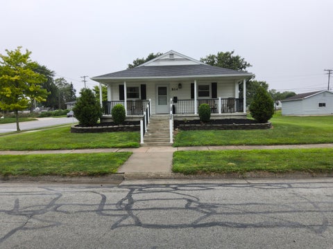 Photo of 824 W Jay Street, Saint Marys, OH 45885 (MLS # 1047715)