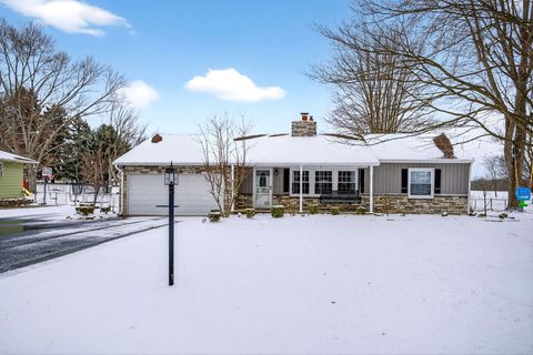 Photo of 206 S Tecumseh Road, Springfield, OH 45506 (MLS # 1044067)