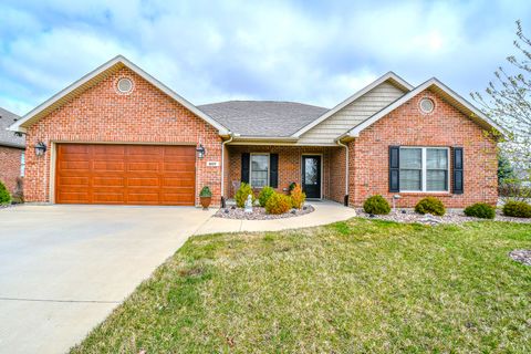 Photo of 607 W Bentley Circle, Troy, OH 45373 (MLS # 1043789)