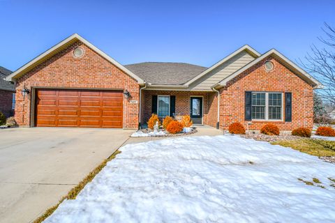 Photo of 607 W Bentley Circle, Troy, OH 45373 (MLS # 1043789)