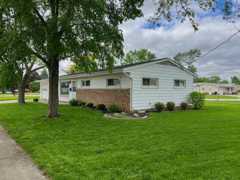 Photo of 1002 Middle Street, Wapakoneta, OH 45895 (MLS # 1045310)