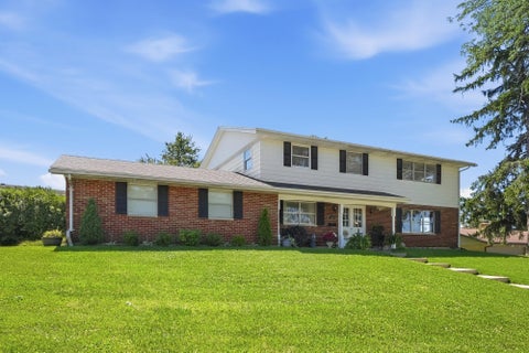 Photo of 3161 Sherwood Park Drive, Springfield, OH 45505 (MLS # 1048085)