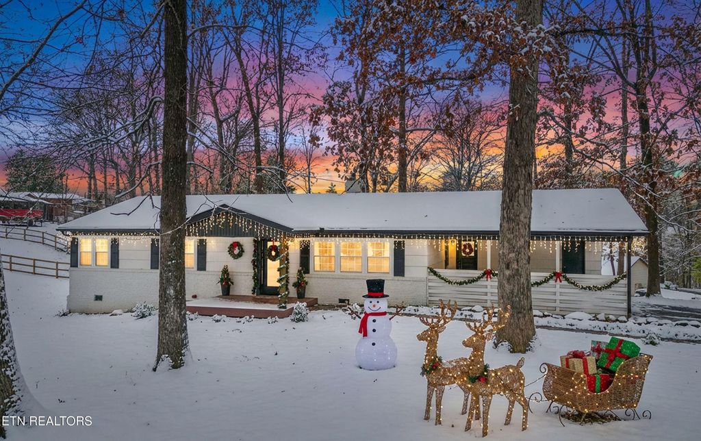 Photo of 508 Hale Ave, Morristown, TN 37813 (MLS # 1324797)