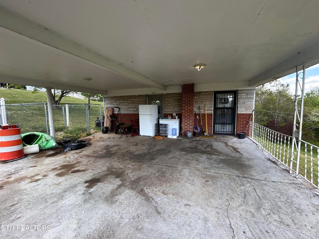 Photo of 225 Rose Dr, Tazewell, TN 37879 (MLS # 1337375)