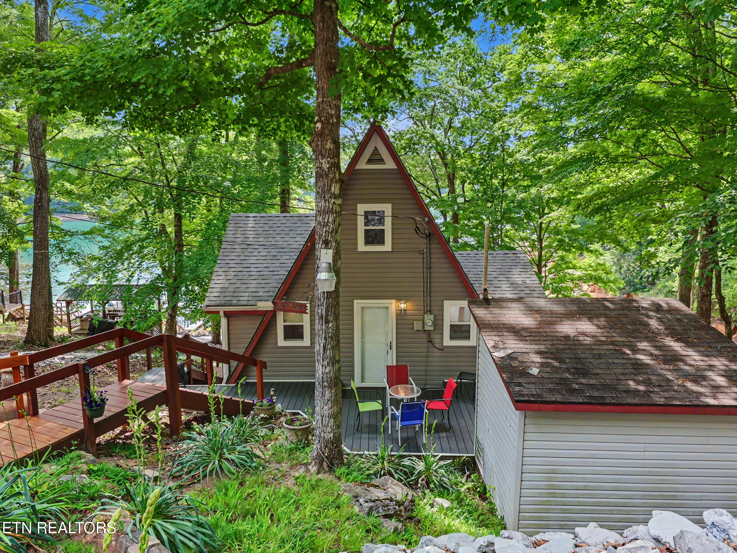 949 Flat Hollow Marina Rd