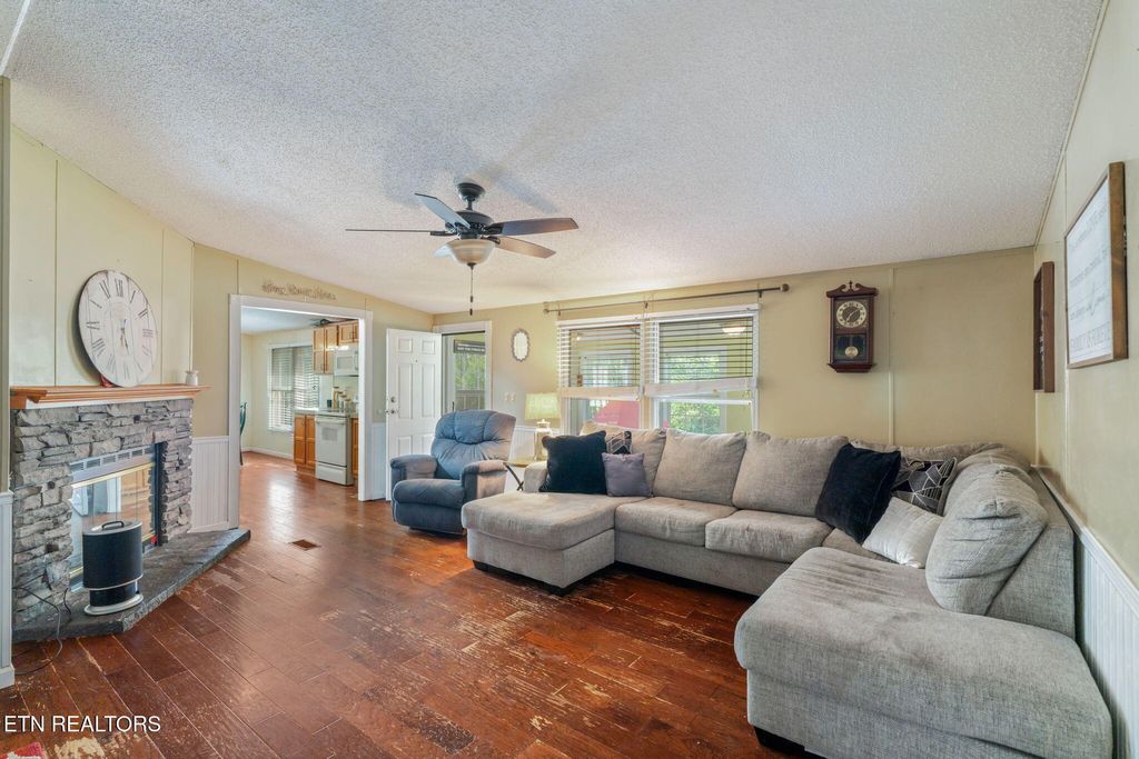 Photo of 320 Creek Rd, Sweetwater, TN 37874 (MLS # 1315146)