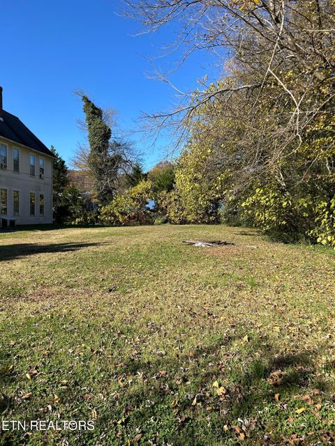 Tiny photo for 307 Russell Ave, Harriman, TN 37748 (MLS # 1321014)