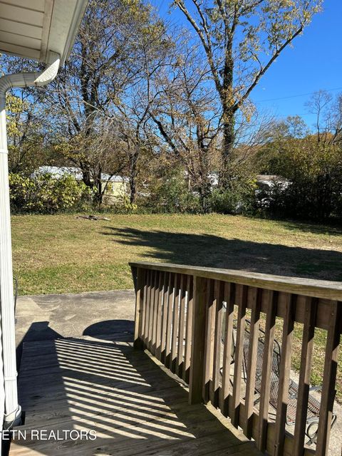 Tiny photo for 307 Russell Ave, Harriman, TN 37748 (MLS # 1321014)