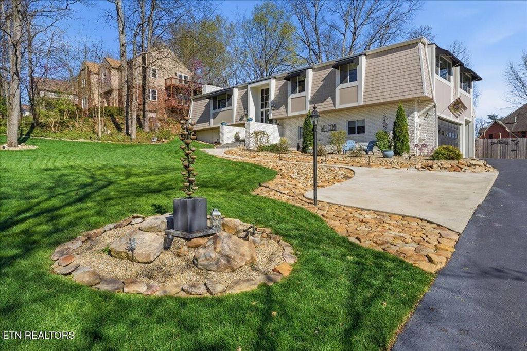 Photo of 11028 Farragut Hills Blvd, Knoxville, TN 37934 (MLS # 1333386)