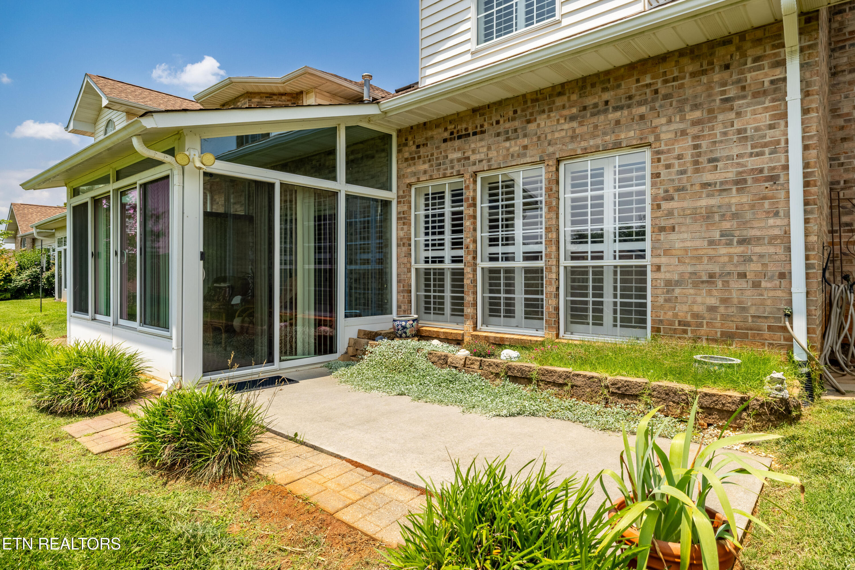 274 Royal Oaks Drive