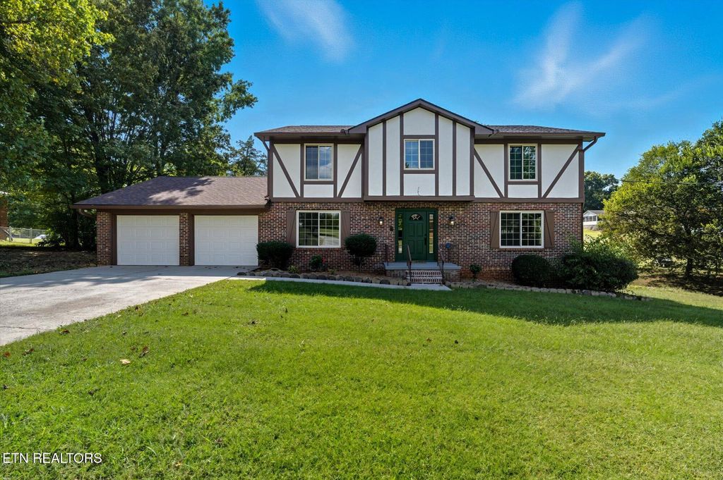 Photo of 319 Kenmark Drive, Maryville, TN 37803 (MLS # 1316207)