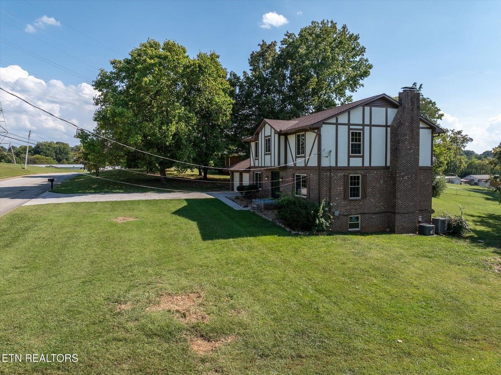 Photo of 319 Kenmark Drive, Maryville, TN 37803 (MLS # 1316207)