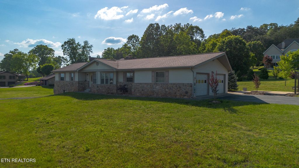 Photo of 621 Briarwood Drive, Dandridge, TN 37725 (MLS # 1299638)