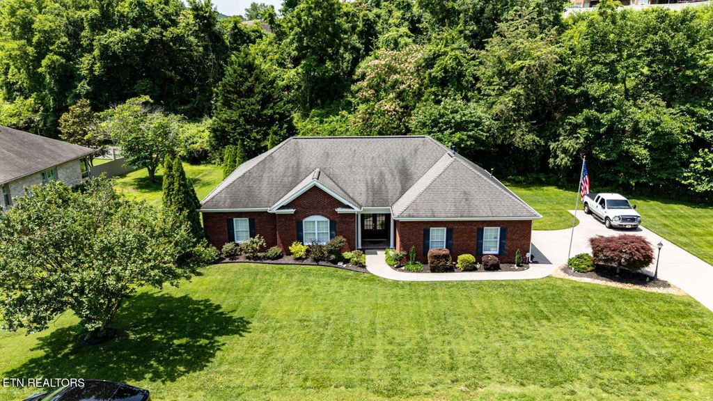 Photo of 425 Mariner Point Drive, Clinton, TN 37716 (MLS # 1304295)