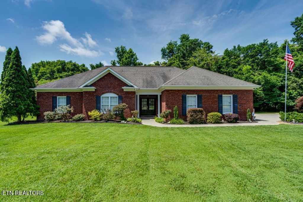 Photo of 425 Mariner Point Drive, Clinton, TN 37716 (MLS # 1304295)