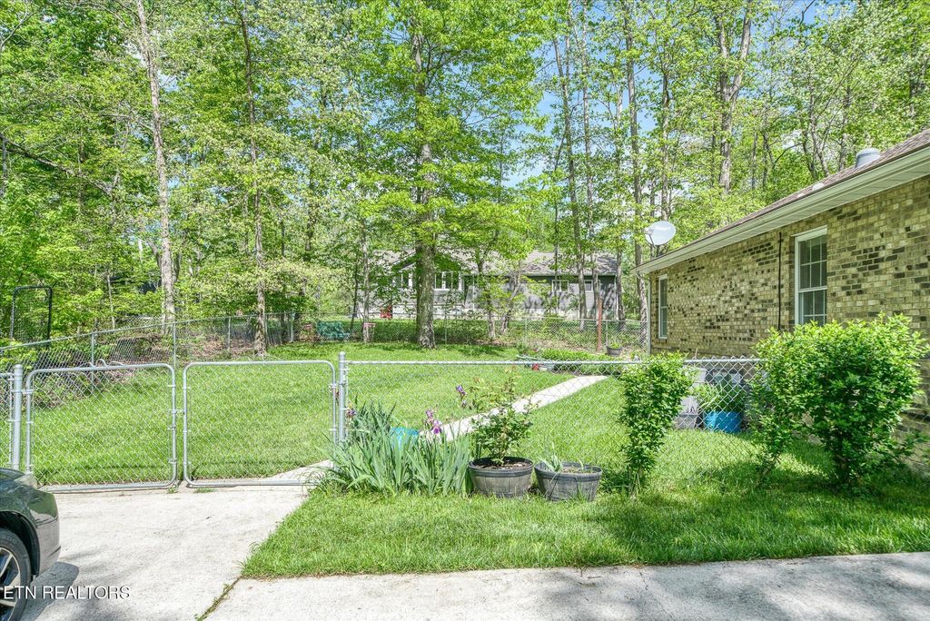 Photo of 131 Chickasaw Drive, Crossville, TN 38572 (MLS # 1300297)