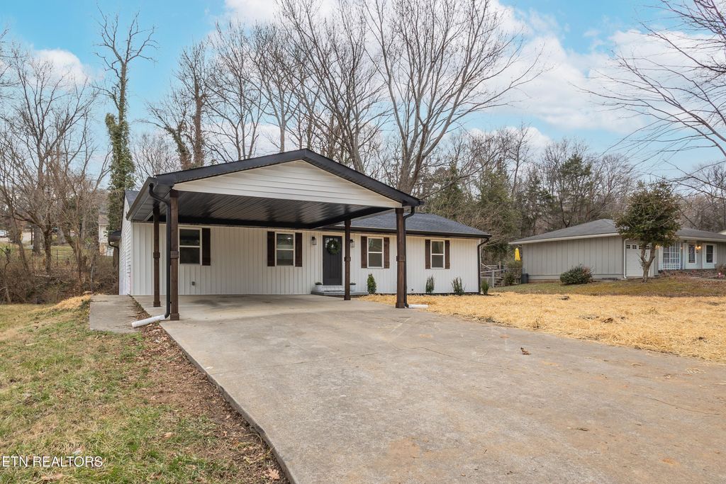 Photo of 5201 NW Evelyn Drive, Knoxville, TN 37909 (MLS # 1330379)