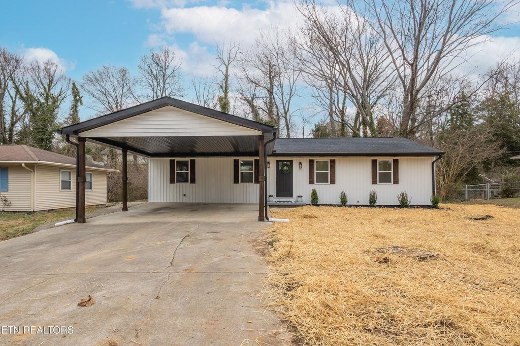 Photo of 5201 NW Evelyn Drive, Knoxville, TN 37909 (MLS # 1330379)