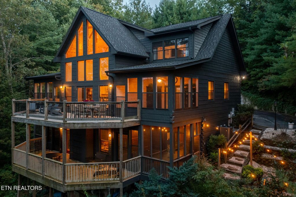 Photo of 3148 Rocking Chair Lane, Sevierville, TN 37862 (MLS # 1316633)