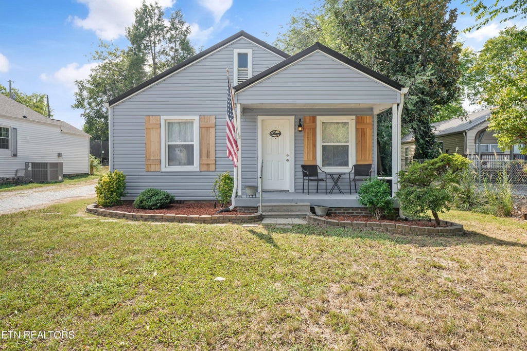 Photo of 108 McGinley St, Alcoa, TN 37701 (MLS # 1356591)