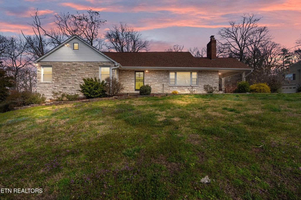 Photo of 5109 E Sunset Rd, Knoxville, TN 37914 (MLS # 1331903)