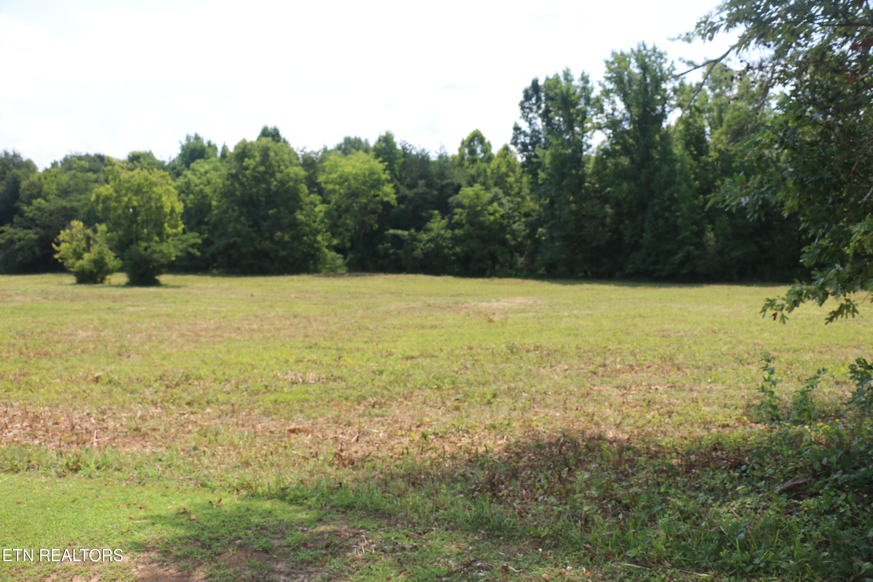 28.6 Acres 4th St